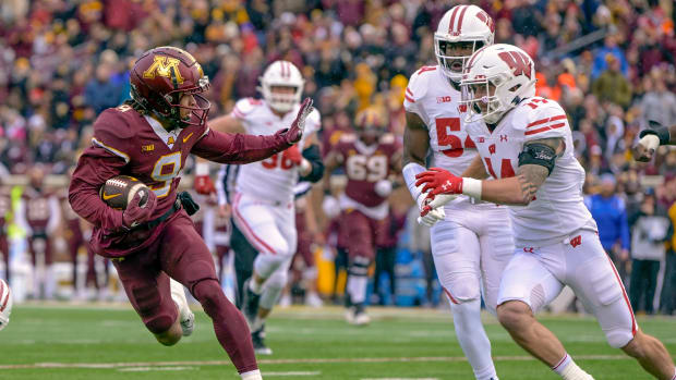 Daniel Jackson runs from defenders